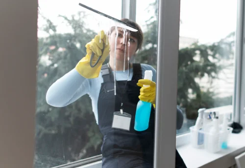 Nettoyage de vitres intérieures et extérieures à Azur